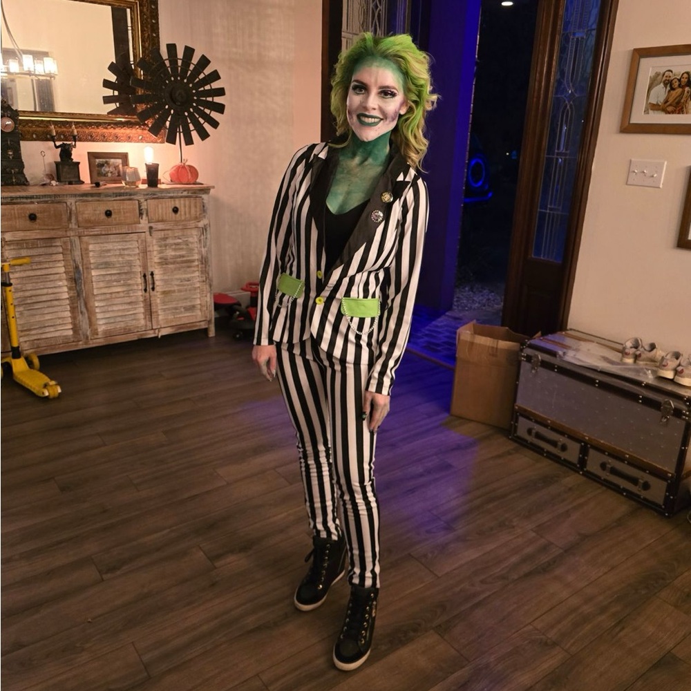 Striped Black and White Women's - Halloween costume.